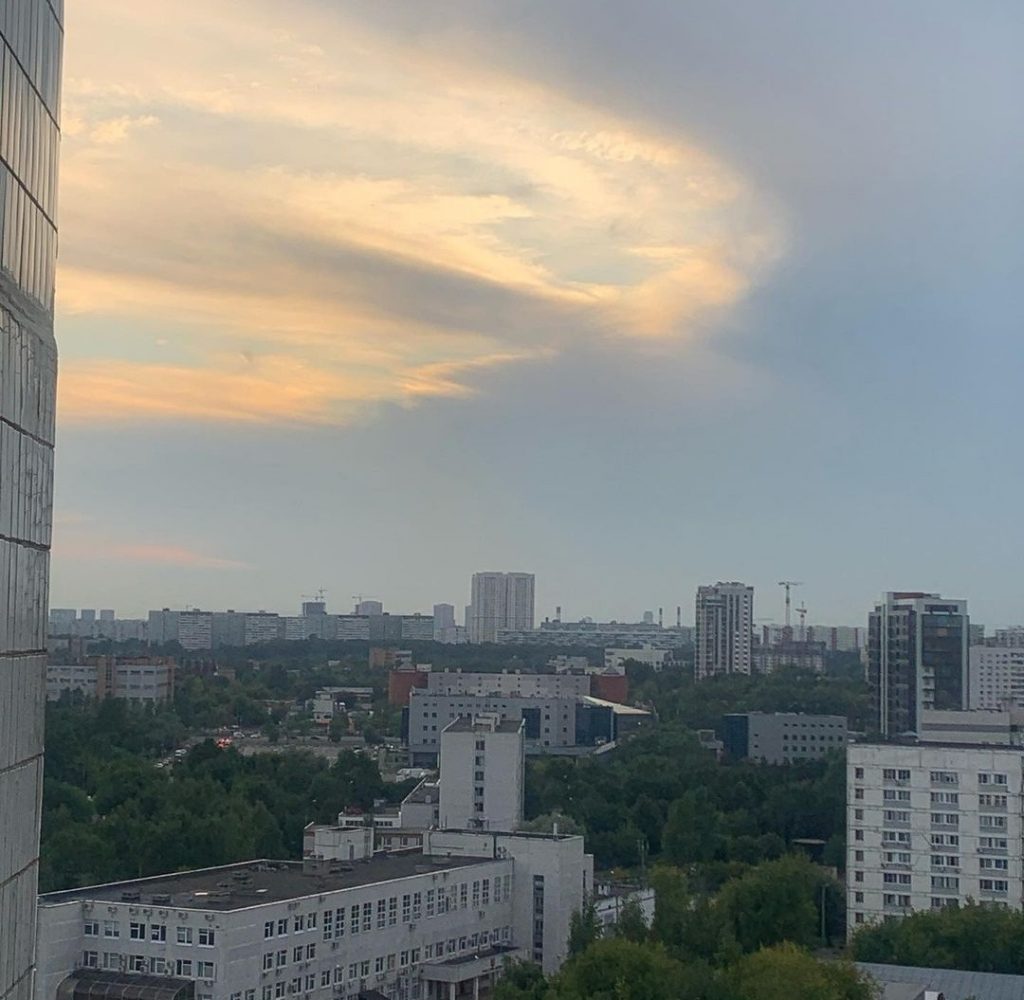 Свет в бибирево. Бибирево лайф. Туча в Бибирево 06.06.2022. Терраса «Небесный портал». Казань Небесный портал.