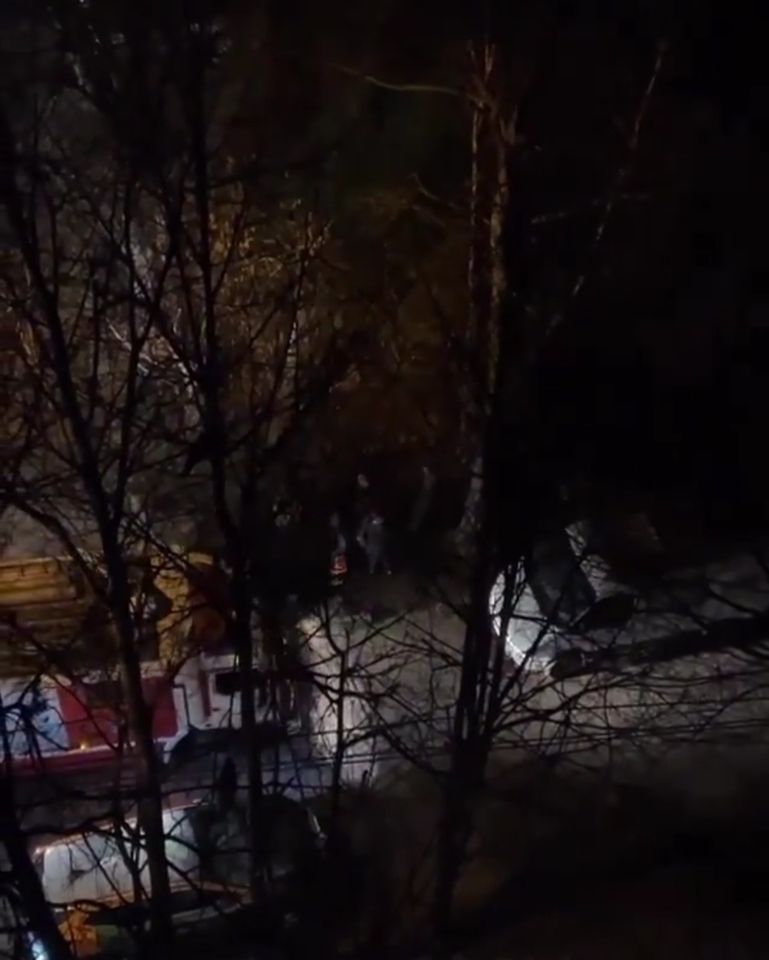 Автовладельцам с Белозерской напомнили о правилах парковки во дворах
