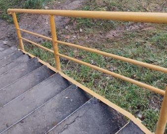 Мешки с мусором убрали с дворовой территории на Коненкова